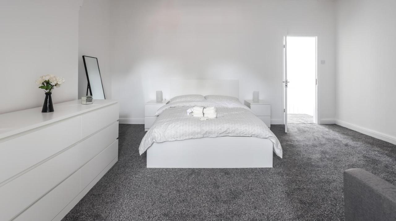 Spacious 4 Bed House In Birmingham, Suitable For Contractors Exterior photo